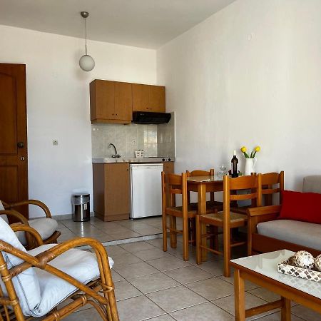 Michael Apartments Agia Marina Exterior foto